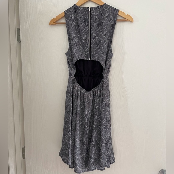 NWT - Express open back dress, size 0 - Picture 3 of 4